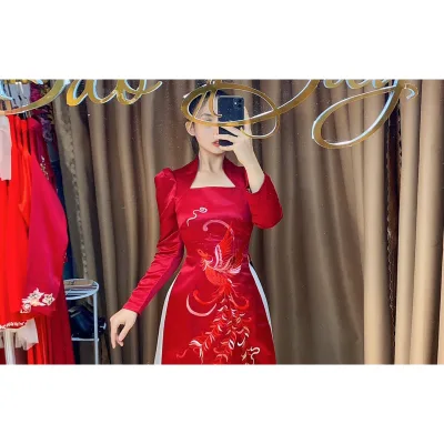 Áo dài cổ vuông hỏi cưới thêu phượng