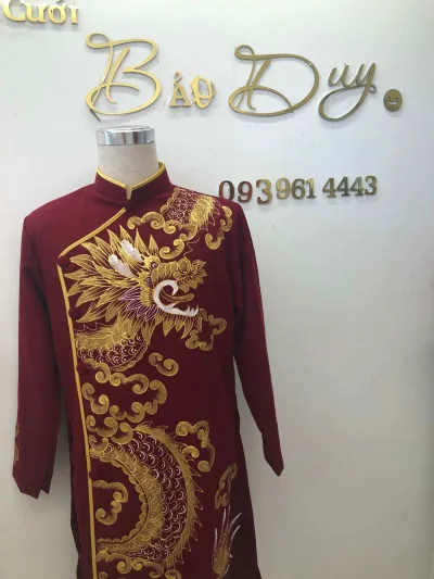 Áo dài nam cách Tân đỏ đô vẽ rồng
