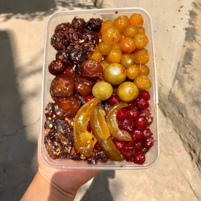Hộp 500Gr ô mai mix vị ngẫu nhiên(sấu,mận,mận cơm,chuối,me...) siêu ngon khách nên mua ăn thử