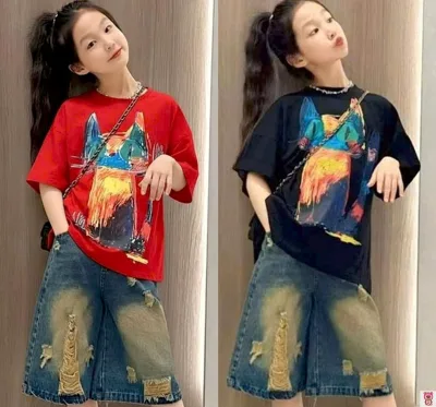 Set of Cotton T-Shirts with Cat Motifs Mixed with Stylish Ripped Pants for Boys and Girls