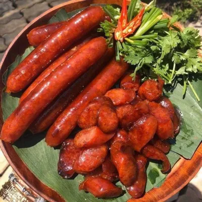 Lạp xưởng tươi , hương vị truyền thống , gia truyền tại vùng Cai Lậy , lạp xưởng nhiều nạc , thơm ngon ít béo , đặc sản vùng Miền tây , BUGASABU kinh doanh hải sản khô , nông sản khô , thực phẩm khô trách nhiệm , uy tín
