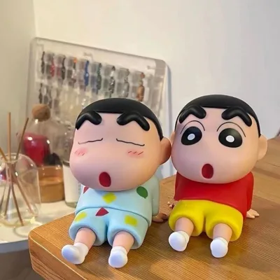 Giá Đỡ Điện Thoại Máy Tính Bảng Shin, Kệ Để Điện Thoại Cute Cậu Bé Bút Chì Trang Trí Bàn Học Làm Việc 88535 STN