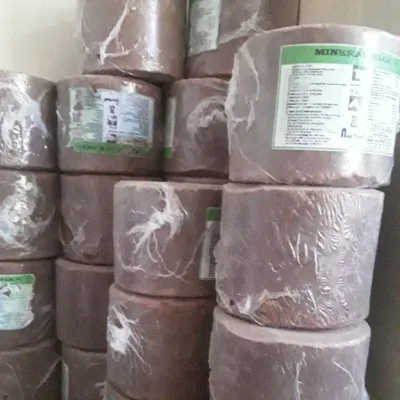 đá liếm đá khoáng cho trâu bò dê cừu ngựa 1 viên 5kg giúp vật nuôi tăng trọng nhánh bóng mượt lông tăng sức đề kháng