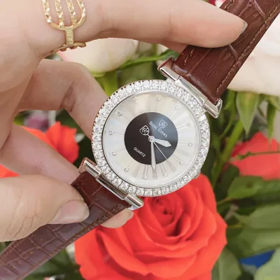 Đồng Hồ Nữ Royal Crown JAPAN WATCH Mặt Tròn Thiết Kế Viền Đính Đá Sang Trọng Dây Da Cao Cấp Màu Nâu