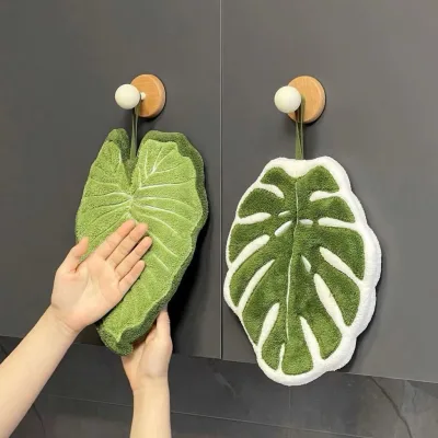 Khăn lau tay hình lá cây dày dặn, thấm hút tuyệt vời, kèm dây treo tiện dụng