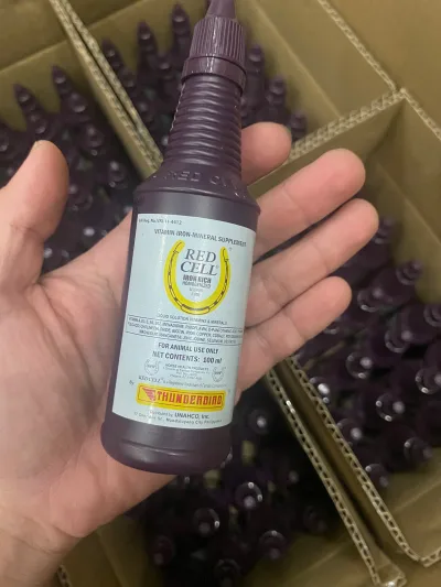 Red Cell bổ sung vitamin tổng hợp cho gà đá, chai nhỏ 100ml.