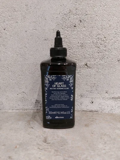Davines Heart of Glass Instant Bonding Glow Serum Adds Shine and Care for Bleached Hair 300ml