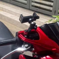 Kẹp điện thoại trên xe máy