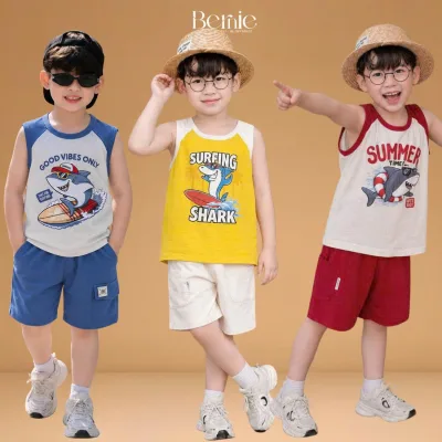 Set of Three-Hole T-Shirts with Color-Coordinated Baby Shark Patterns and Shorts for Boys from 1 to 7 Years Old Bernie H0326B34