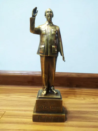 Tượng bác chủ tịch Hồ Chí Minh bằng đồng thau Hồng Thắng