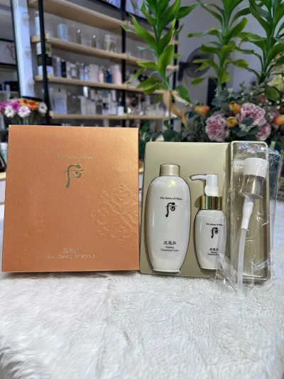 the History of Whoo Cheongidan Radiant Cleansing Foam Special Set