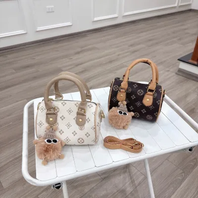 Túi xách nữ mini dáng trống hoạ tiết monogram – Túi đeo chéo tay xách phối charm lông thú thời trang - TXN209
