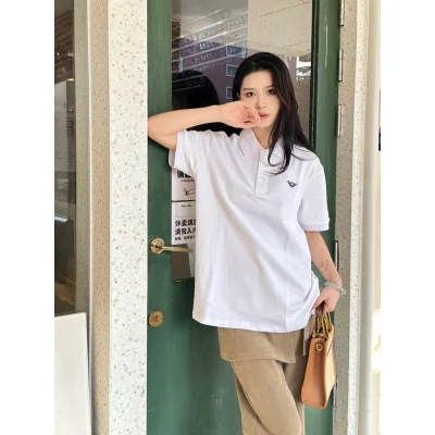 PRADA Mùa Hè Plus Kích Thước Nam Nữ Tay Ngắn Phong Cách Cặp Đôi Slim fit Sáng Tạo Đế Bên Trong Trận Đấu Tính Khí Đơn Giản Niche Hợp Thời Trang Trang Trang web Chính Thức Đồng Thời Mới Về Thời Trang 0RJ