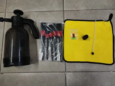 Bộ vệ sinh tạo bọt tuyết xe máy (luôn cọ và khăn)