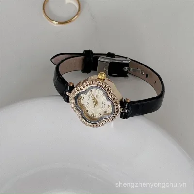 đồng hồ nữ đồng hồ đính đá nữ đồng hồ nữ kim cương Đồng hồ nữ phong cách Pháp niche, đồng hồ nhỏ phong cách Chanel thời trang Lucky Clover, thanh lịch, tinh tế, phong cách đại học, dây đeo mỏng, mặt số nhỏ