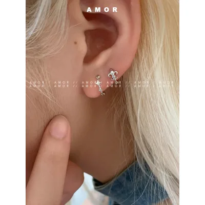 Bông tai hình hoa Iris bất đối xứng, Niche Designer Trang sức tai Unisex độc đáo, Bông tai vòng nhỏ tối giản sang trọng nhẹ nhàng dành cho nam và nữ