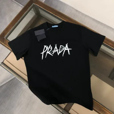 Prada / Prada 2026 Đầu Xuân Phong Cách Mới Áo Thun Ngắn Tay Nam Phong Cách Nữ Phong Cách Cặp Đôi Phong Cách 100% Cotton Tùy Chỉnh Ánh Sáng Thể Thao Mùa Xuân logo Thời Trang In Ngoài Trời Chống Phong Cách Thời Trang Trang Trang web Chính Thức Đồng Thời Mới