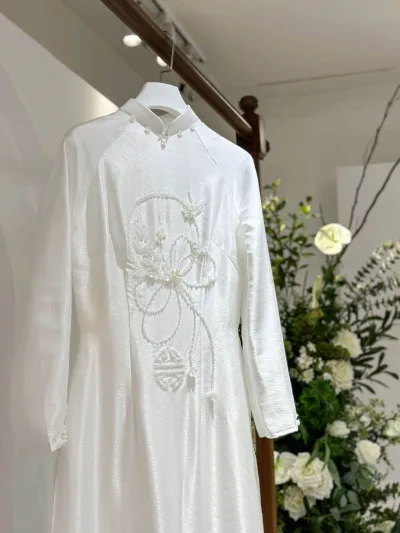 áo dài hỏi cưới thêu hoa chữ hỷ