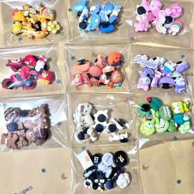SET 10 STICKER / CHARM GẮN DÉP SỤC, LỘN XỘN MẪU LỰA MÀU