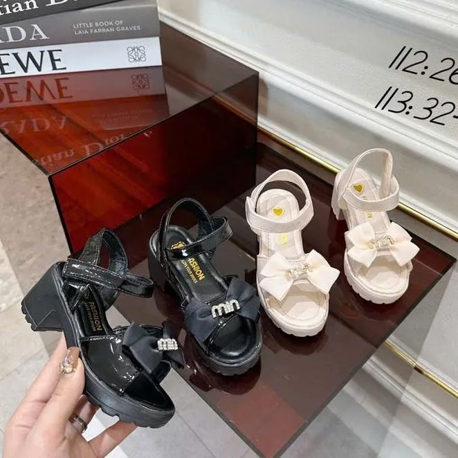 Xăng đan cao gót 5cm da bóng mềm đi học, đi chơi cho bé gái da mềm, đế nhẹ chống trơn trượt (Form nhỏ)