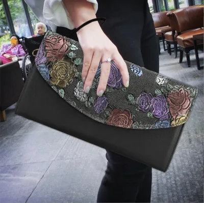 Women's Clutch Wallet for Parties and Handbags Is Luxurious, Elegant and Noble.