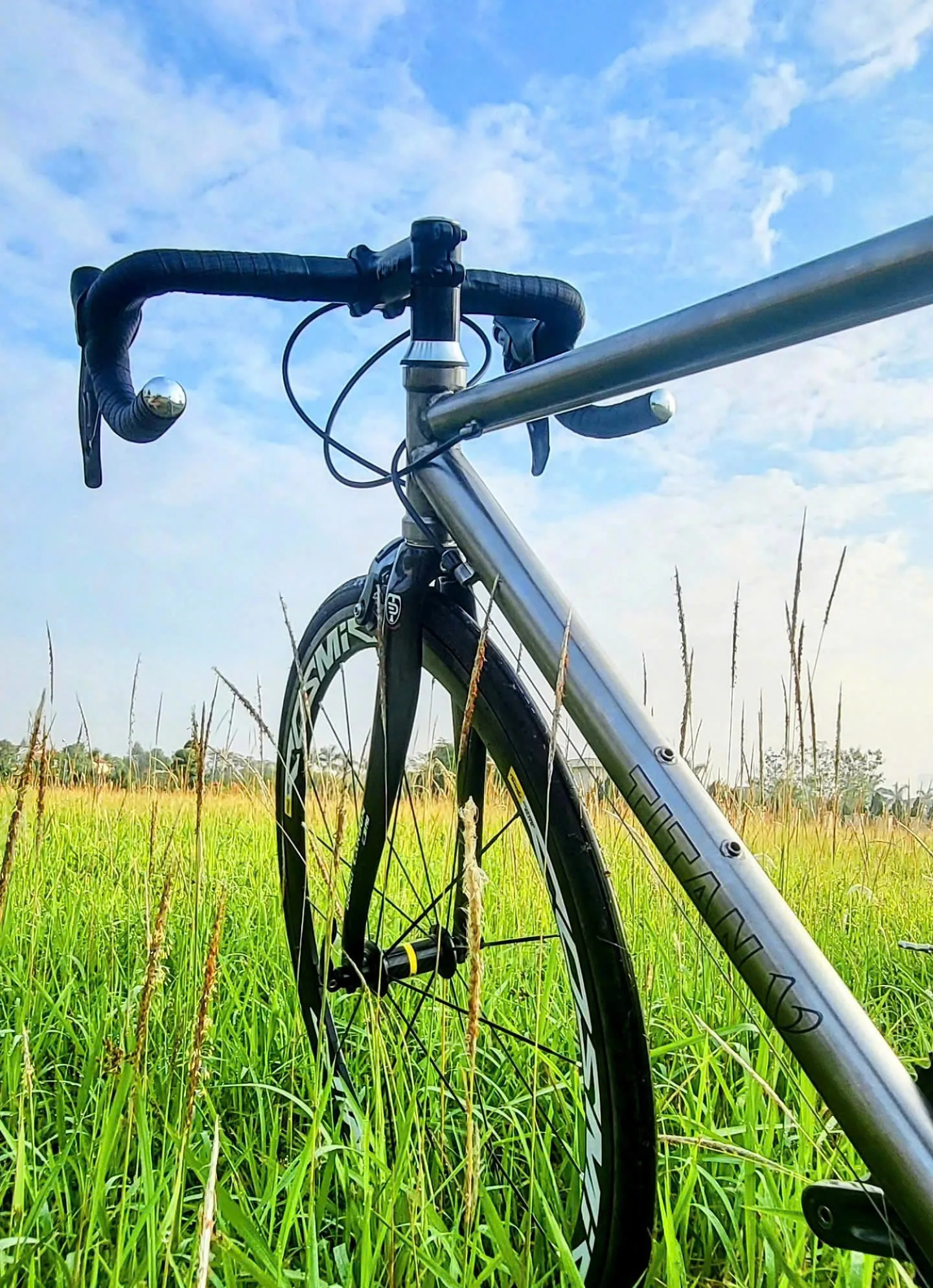 Xe đạp Khung Titan V- Size 52 phụ kiện Mavic và Shimano