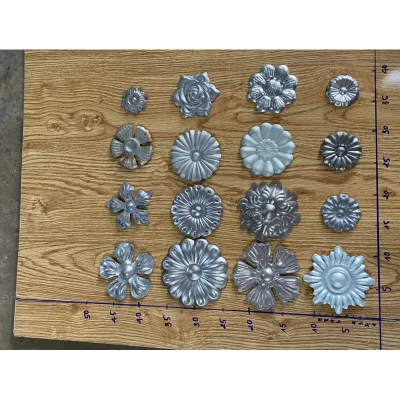 "Hoa sắt mỹ thuật cao cấp kích thước 5-12cm, phụ kiện sắt nghệ thuật chất lượng."