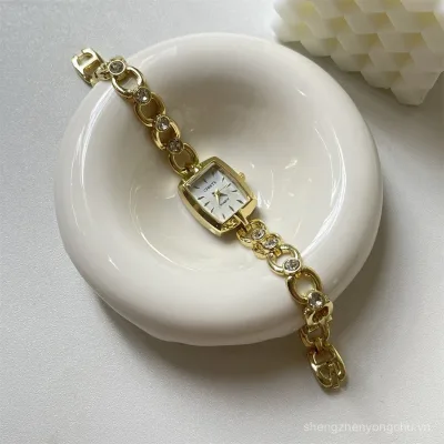 đồng hồ nữ sang chảnh đồng hồ lắc tay nữ đồng hồ nữ kim loại đồng hồ kim loại nữ , đồng hồ đeo tay đơn giản thanh lịch cho phụ nữ, giá trị cao, phong cách retro sang trọng nhẹ nhàng, đính đá.