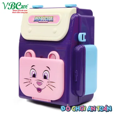 Bồ đồ chơi chăm sóc thú cưng dạng balo VBC-THL038-17 bao gồm: ống nghe, thú y, kim tiêm thú y, mang lại trải nghiệm an toàn cho trẻ VBCare