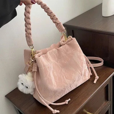 Túi xách nữ đeo vai da bóng Hàn Quốc phong cách Ulzzang kèm móc gấu lông dễ thương, túi đeo chéo thời trang - TXN178