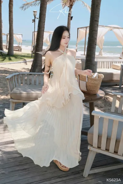 Long Dress Set with a Halter Neck Top and Embellished with Cream Silk Charms, Gentle and Feminine Style, Fluttering and Flowing, Ks623A
