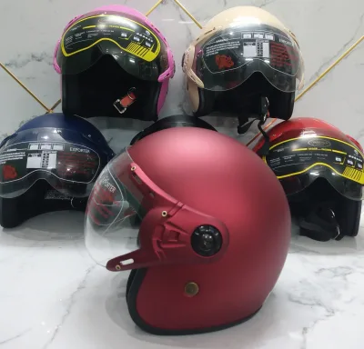 Mũ bảo hiểm 3/4 Omega kính càng