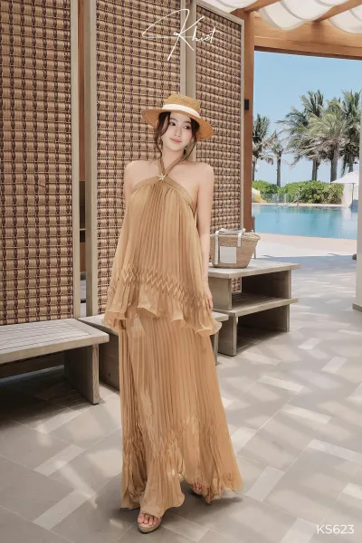 Long Dress Set with a Halter Neck Shirt and Brown Silk Charms, with Embossed Patterns, Gentle and Feminine Style, Fluttering and Graceful. Kiet Ks623