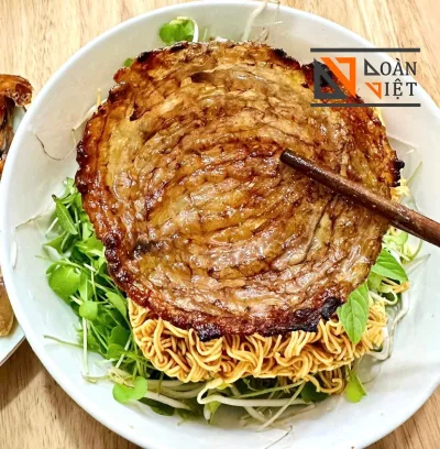 M1 Khô TÔM TÍT ÉP thành miếng I Vị ướp vừa ăn, tôm tít rất tươi nên sẽ tròn vị I Đặc sản Cà Mau, sản phẩm sẽ được hút chân không để đảm bảo VSATTP. . Đồ gia dụng Nhà Bếp Dụng cụ pha chế Nguyên liệu Thực Phẩm